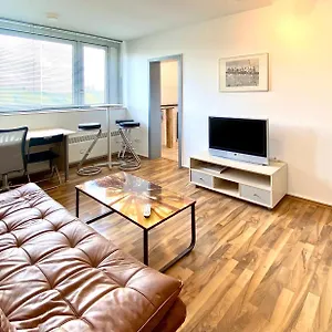 Domspitzen-blick, Cooles 2 Mit Indoor-swimmingpool Auf Dem Dach, Kueche Und Smart-tv Köln